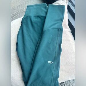 Alo soft lounge legging sz m